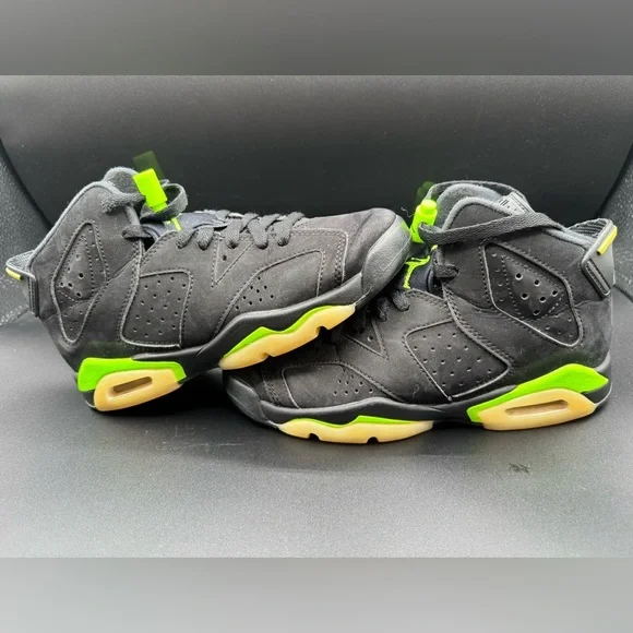 Jordan Black and Green Sneakers with Air Unit and Perforated Panels - Picture 8 of 14